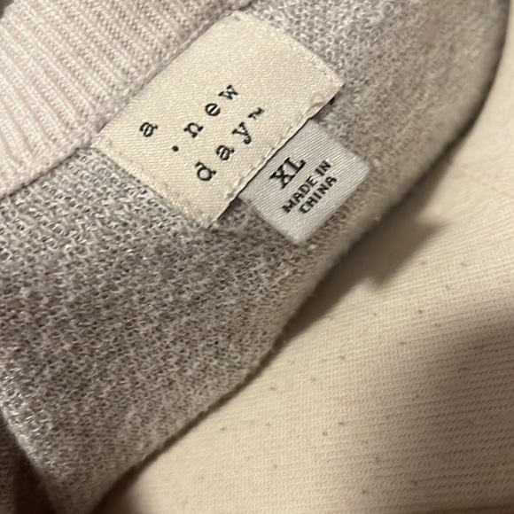 XL cheetah print crew neck sweater - Picture 9 of 9